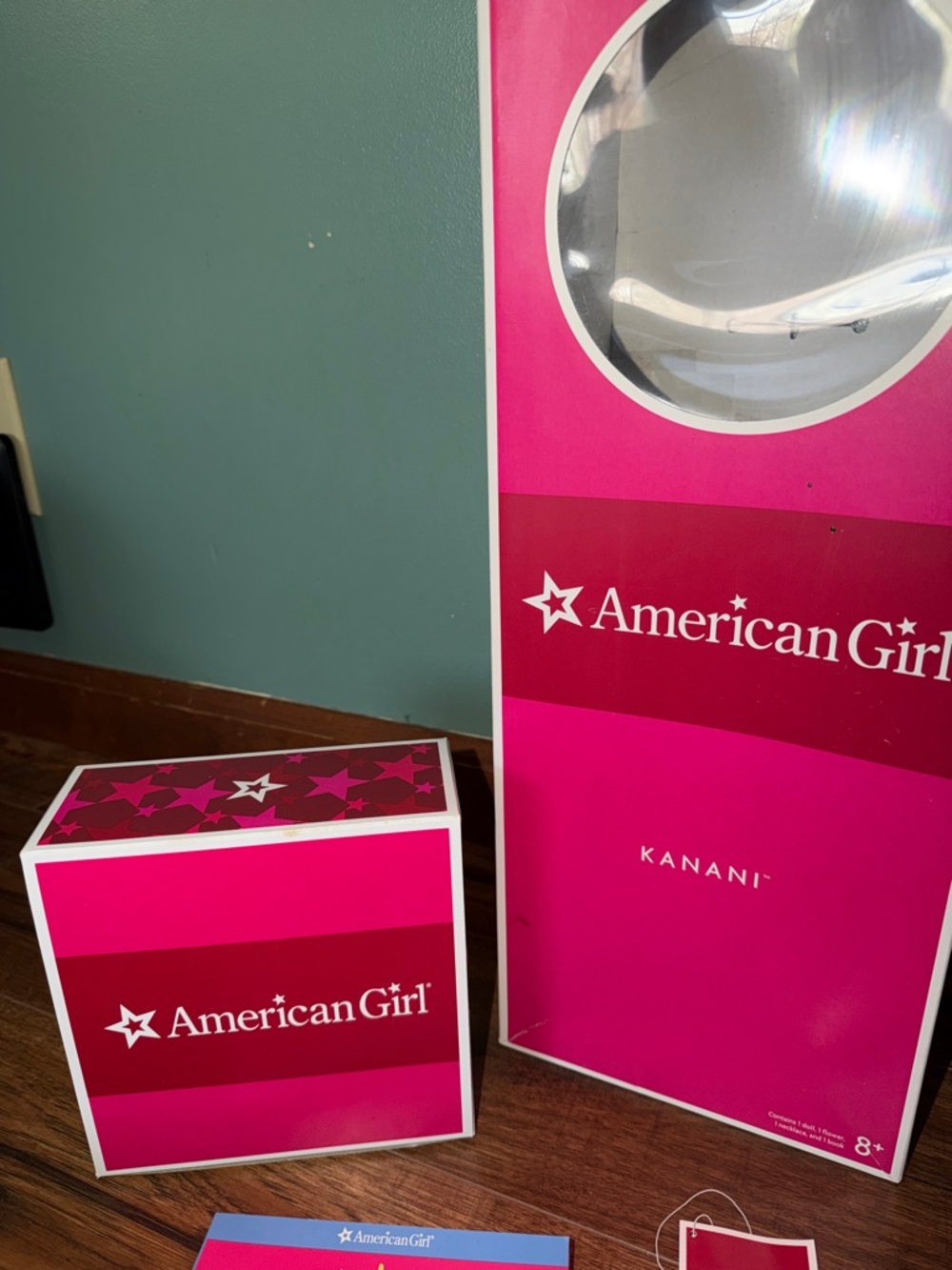 American Girl Kanani Doll in box with luau set & Accessories GOTY 2011 - Picture 3 of 11